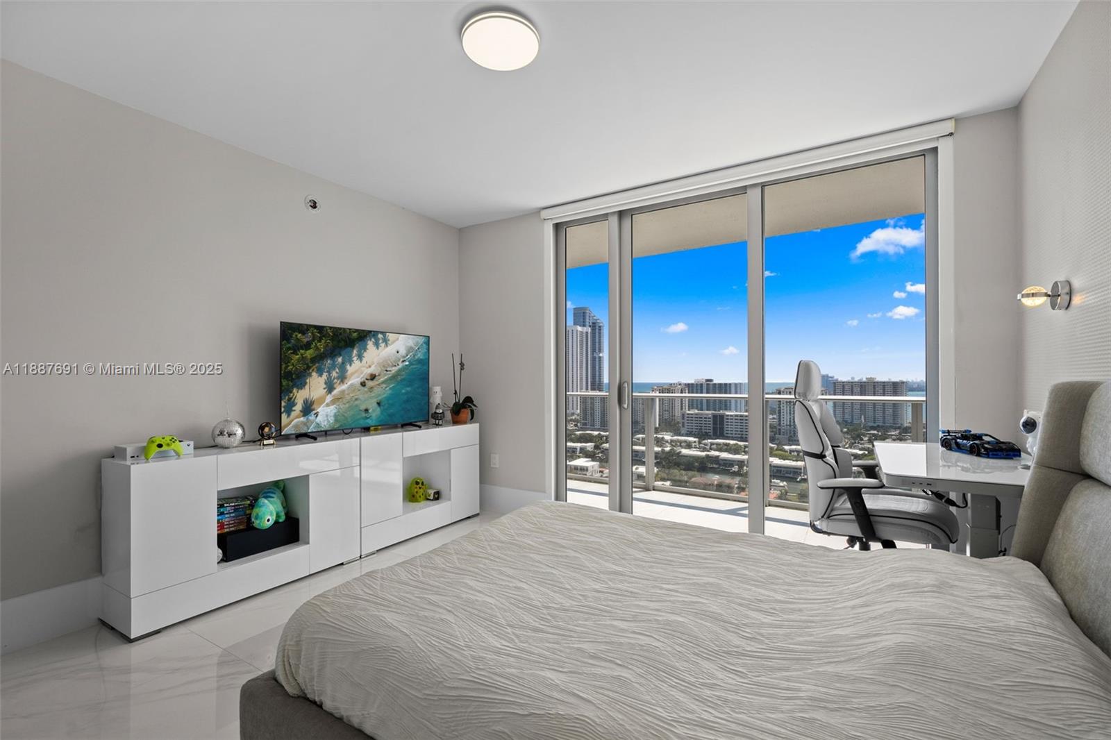 5-2204 4 / 5 3084 sq. ft. $ 2025-09-30 0 foto
