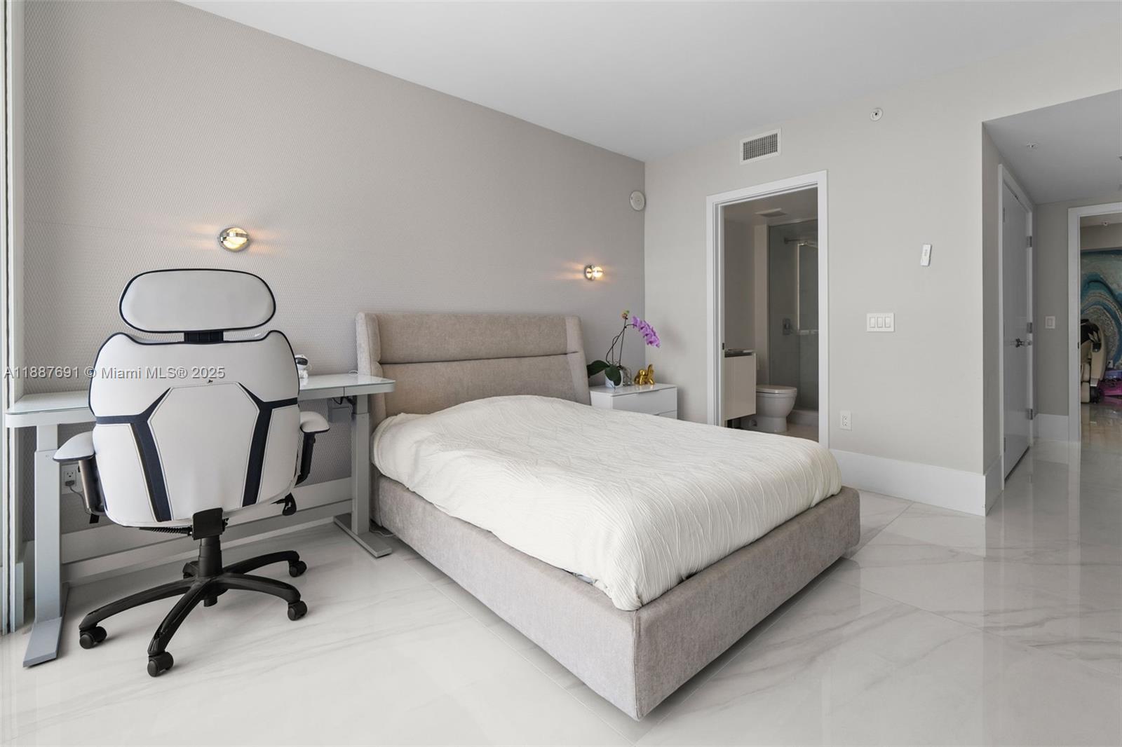5-2204 4 / 5 3084 sq. ft. $ 2025-09-30 0 foto