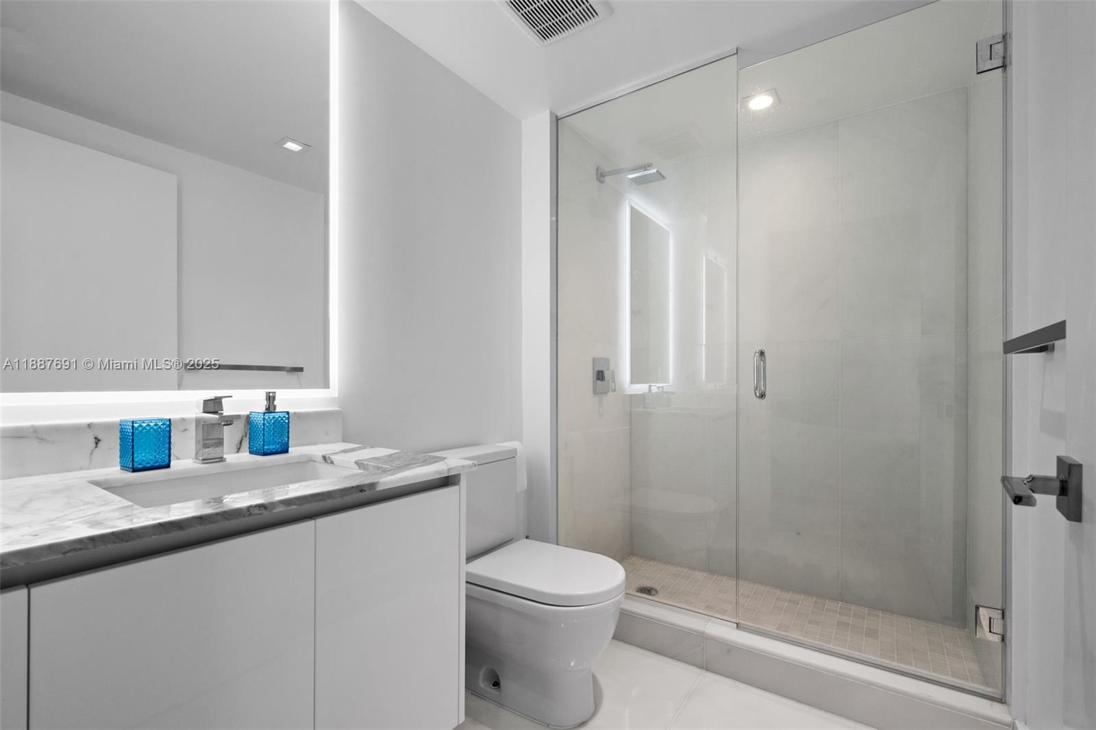 5-2204 4 / 5 3084 sq. ft. $ 2025-09-30 0 foto