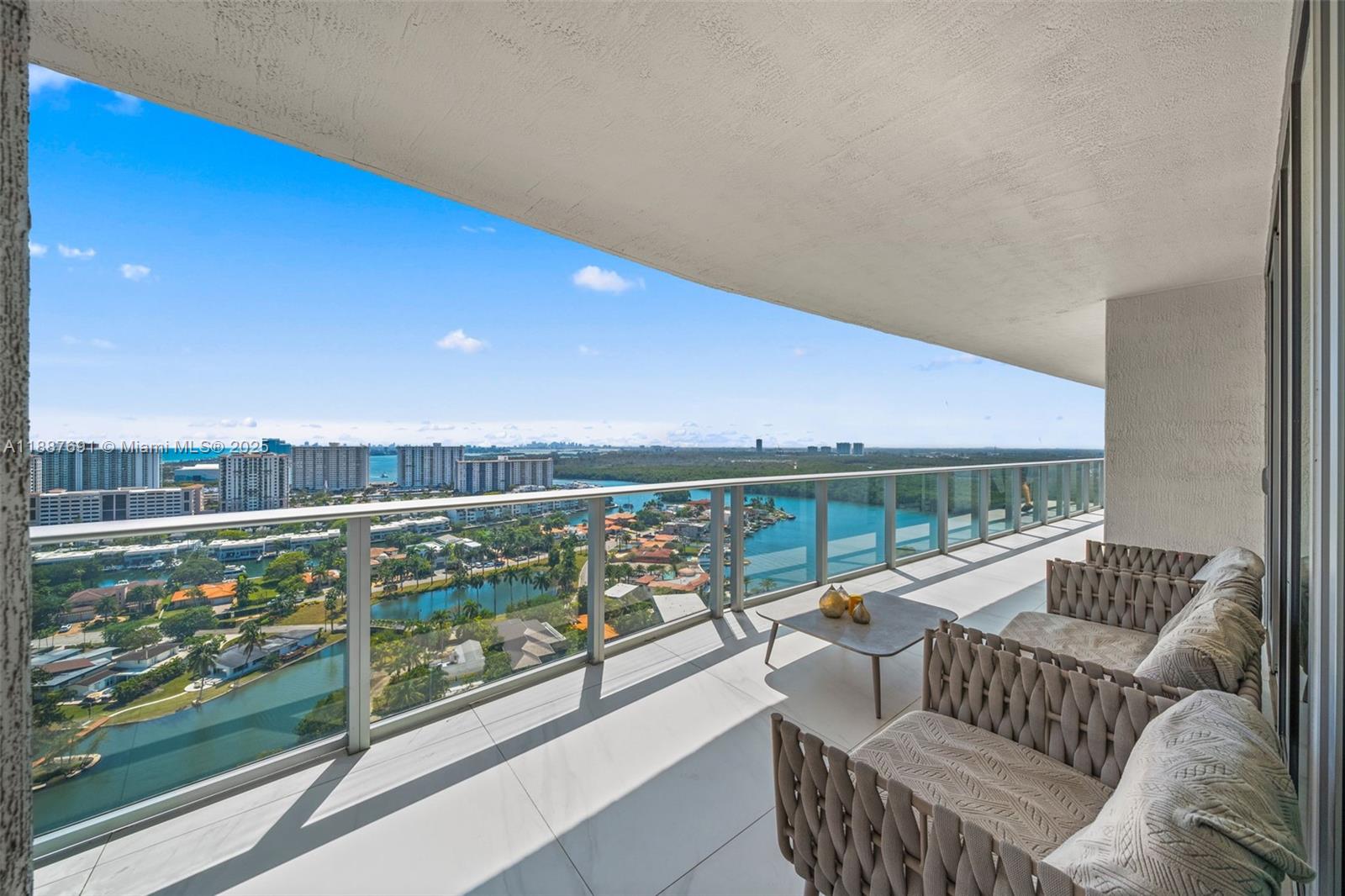 5-2204 4 / 5 3084 sq. ft. $ 2025-09-30 0 foto