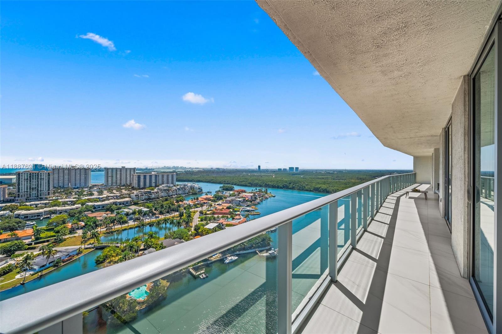 5-2204 4 / 5 3084 sq. ft. $ 2025-09-30 0 foto