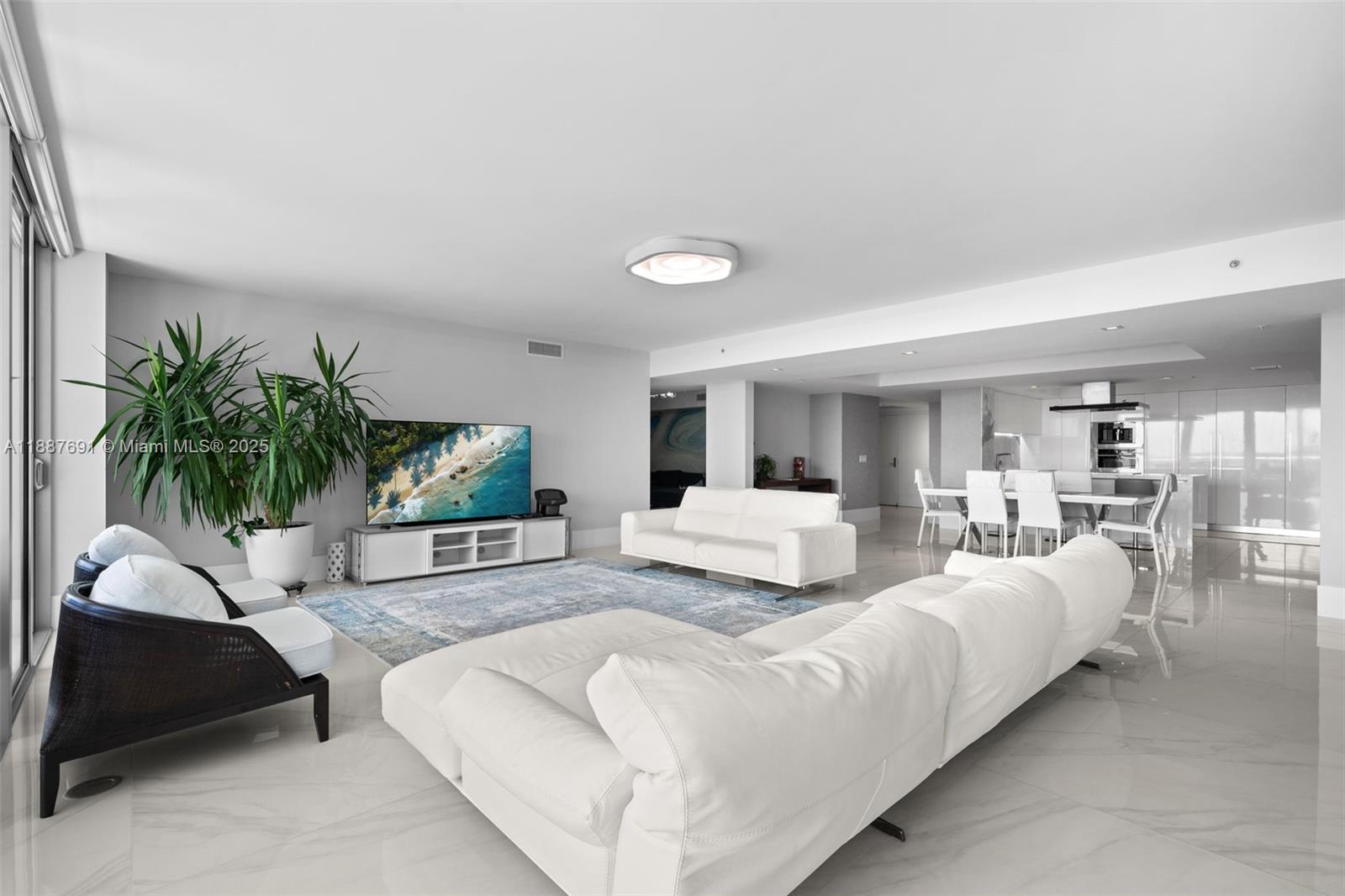 5-2204 4 / 5 3084 sq. ft. $ 2025-09-30 0 foto