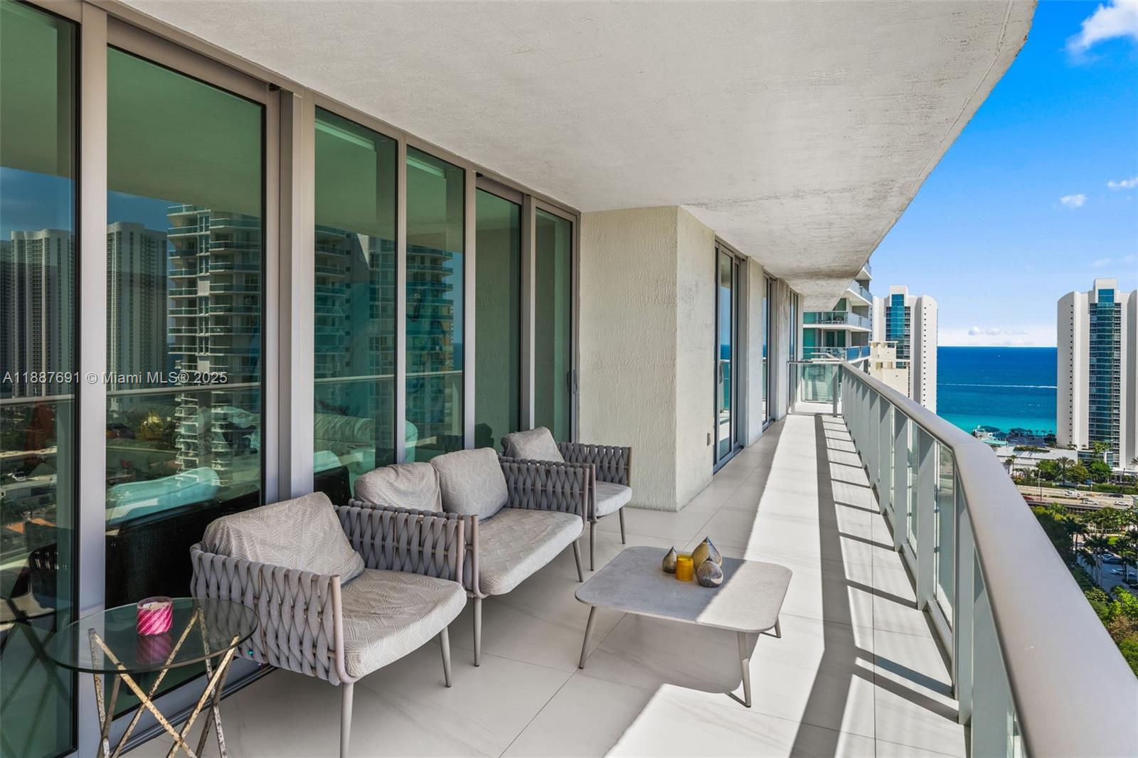 5-2204 4 / 5 3084 sq. ft. $ 2025-09-30 0 foto