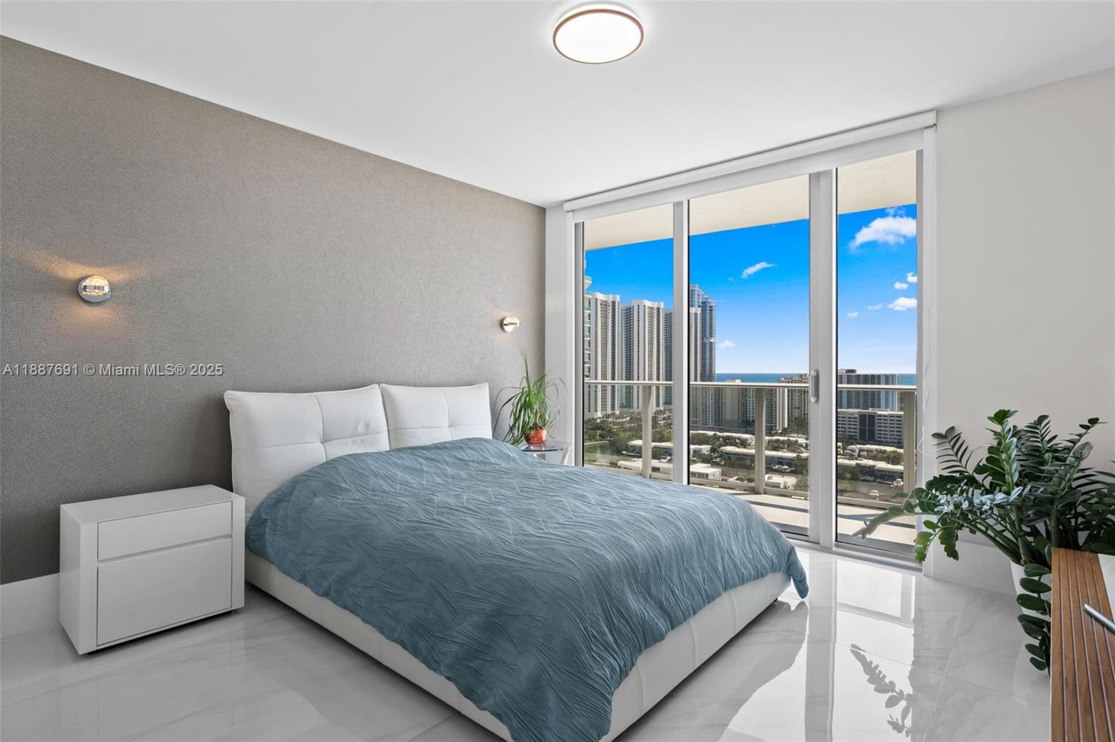 5-2204 4 / 5 3084 sq. ft. $ 2025-09-30 0 foto