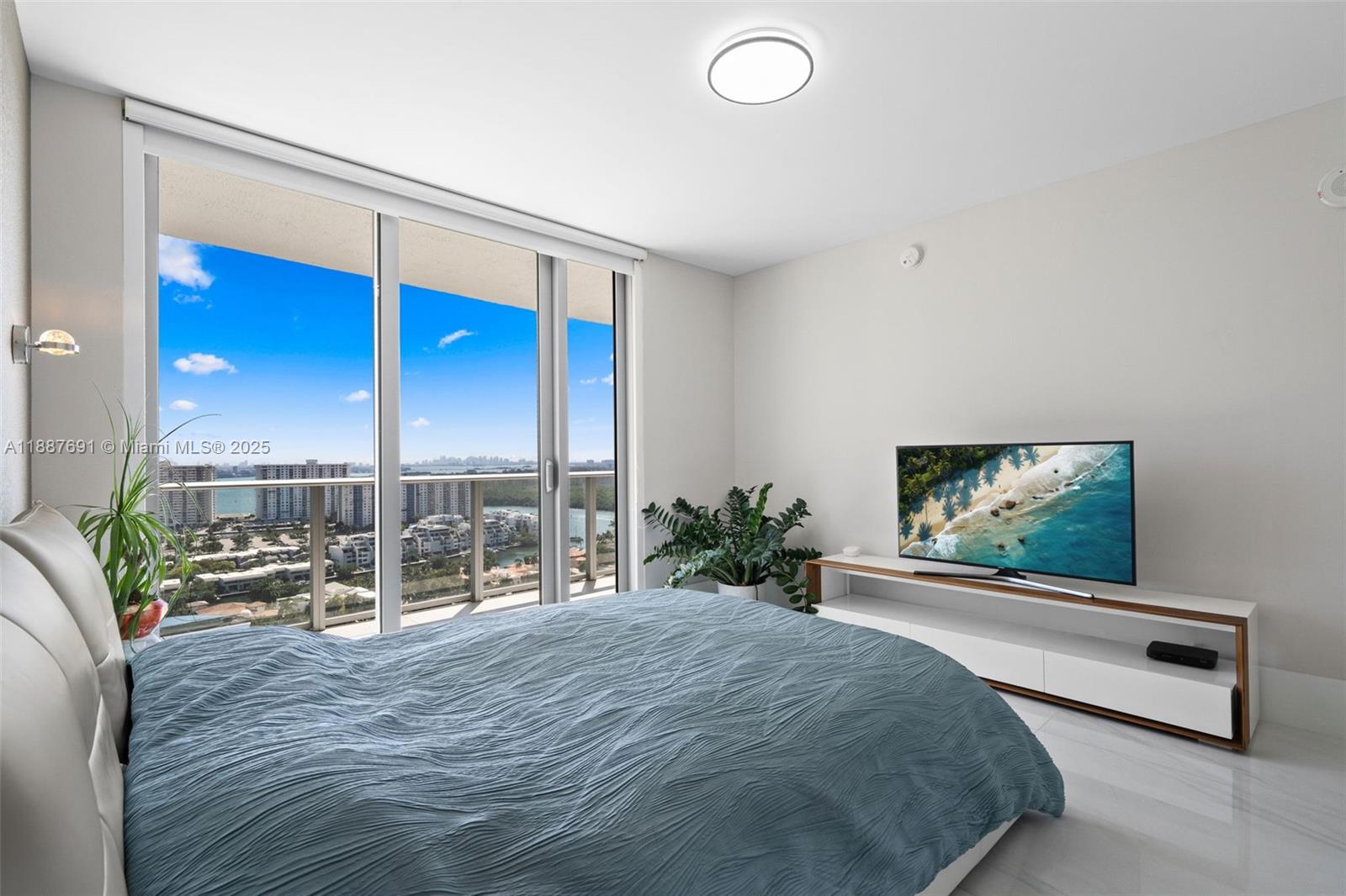 5-2204 4 / 5 3084 sq. ft. $ 2025-09-30 0 foto