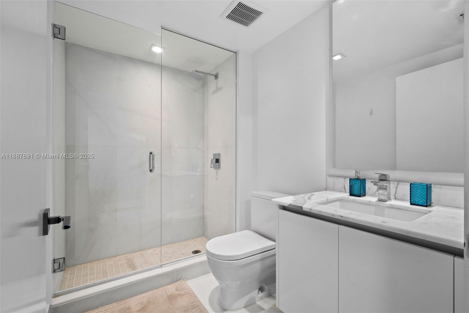 5-2204 4 / 5 3084 sq. ft. $ 2025-09-30 0 foto