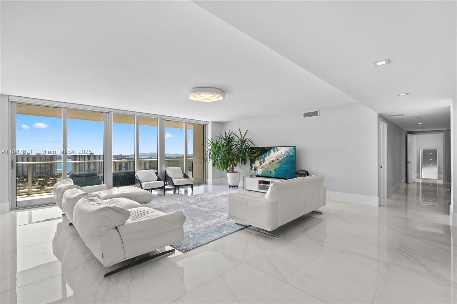 5-2204 4 / 5 3084 sq. ft. $ 2025-09-30 0 foto