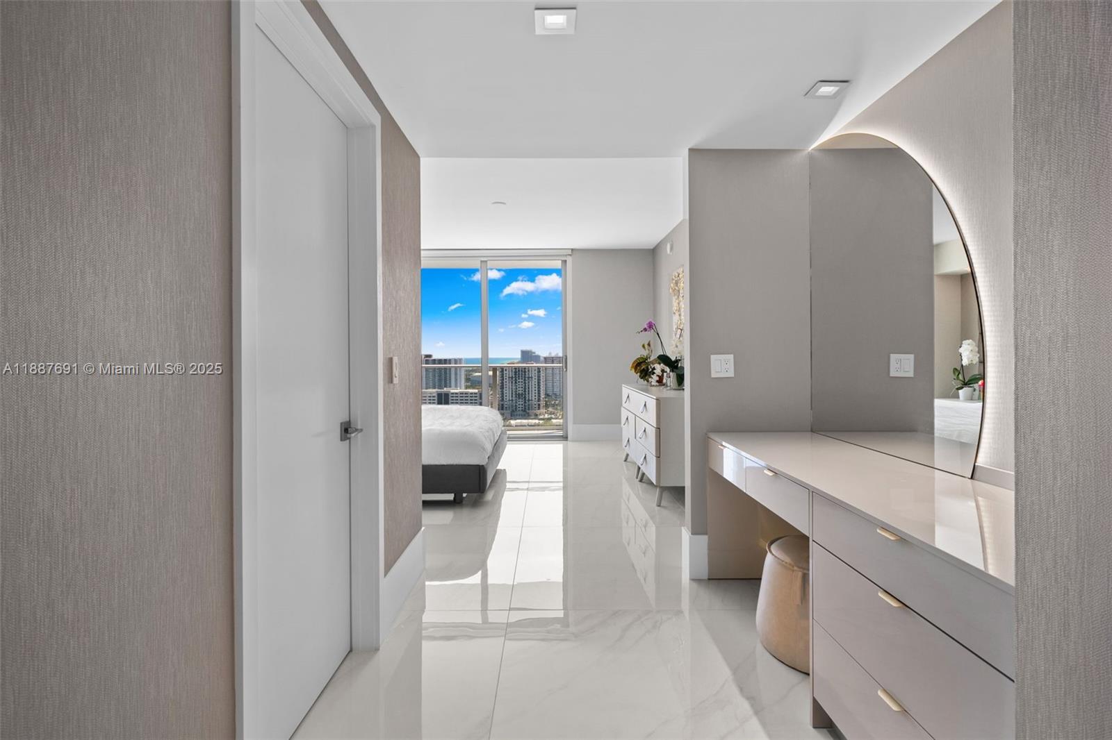 5-2204 4 / 5 3084 sq. ft. $ 2025-09-30 0 foto