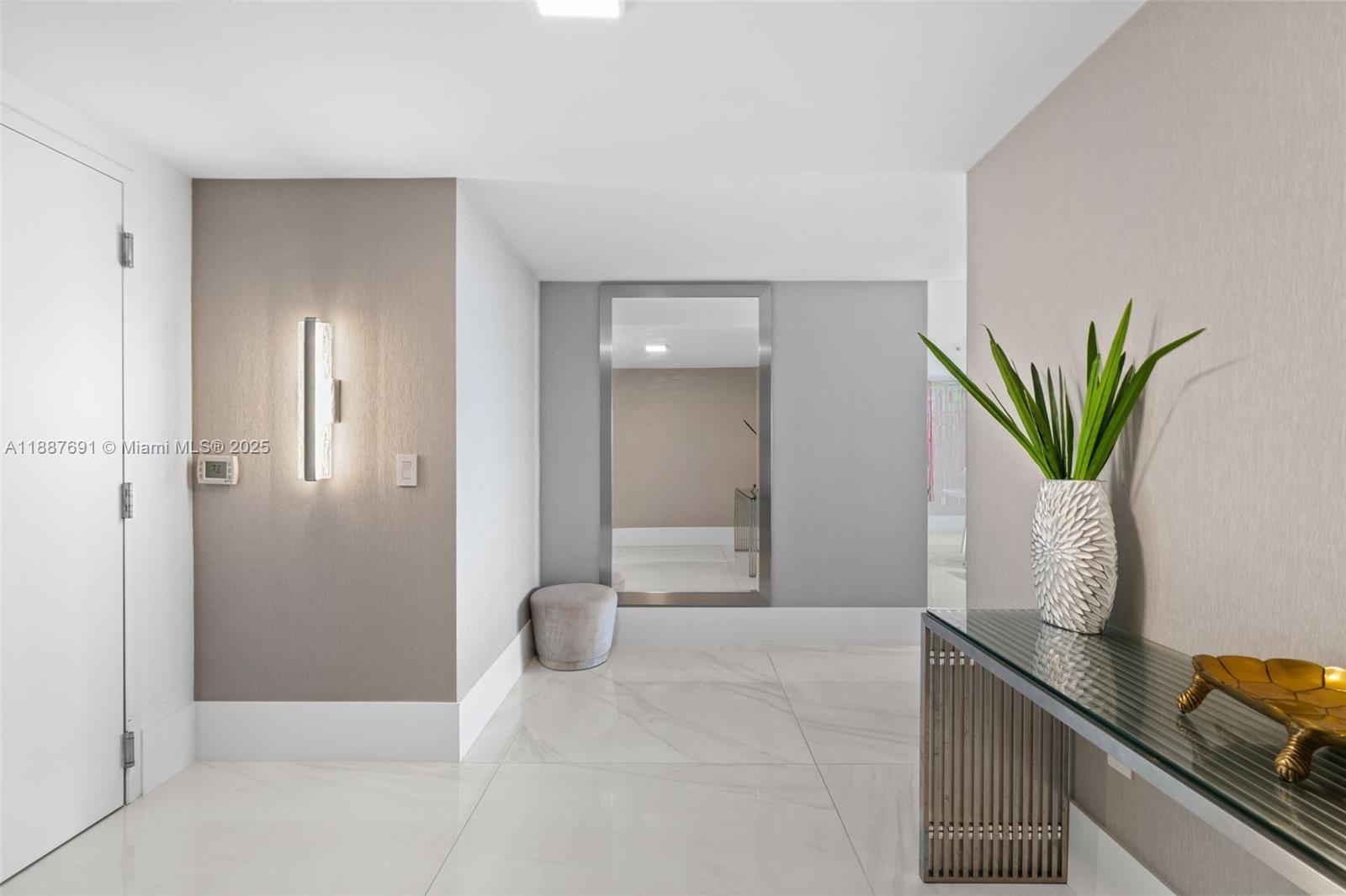 5-2204 4 / 5 3084 sq. ft. $ 2025-09-30 0 foto