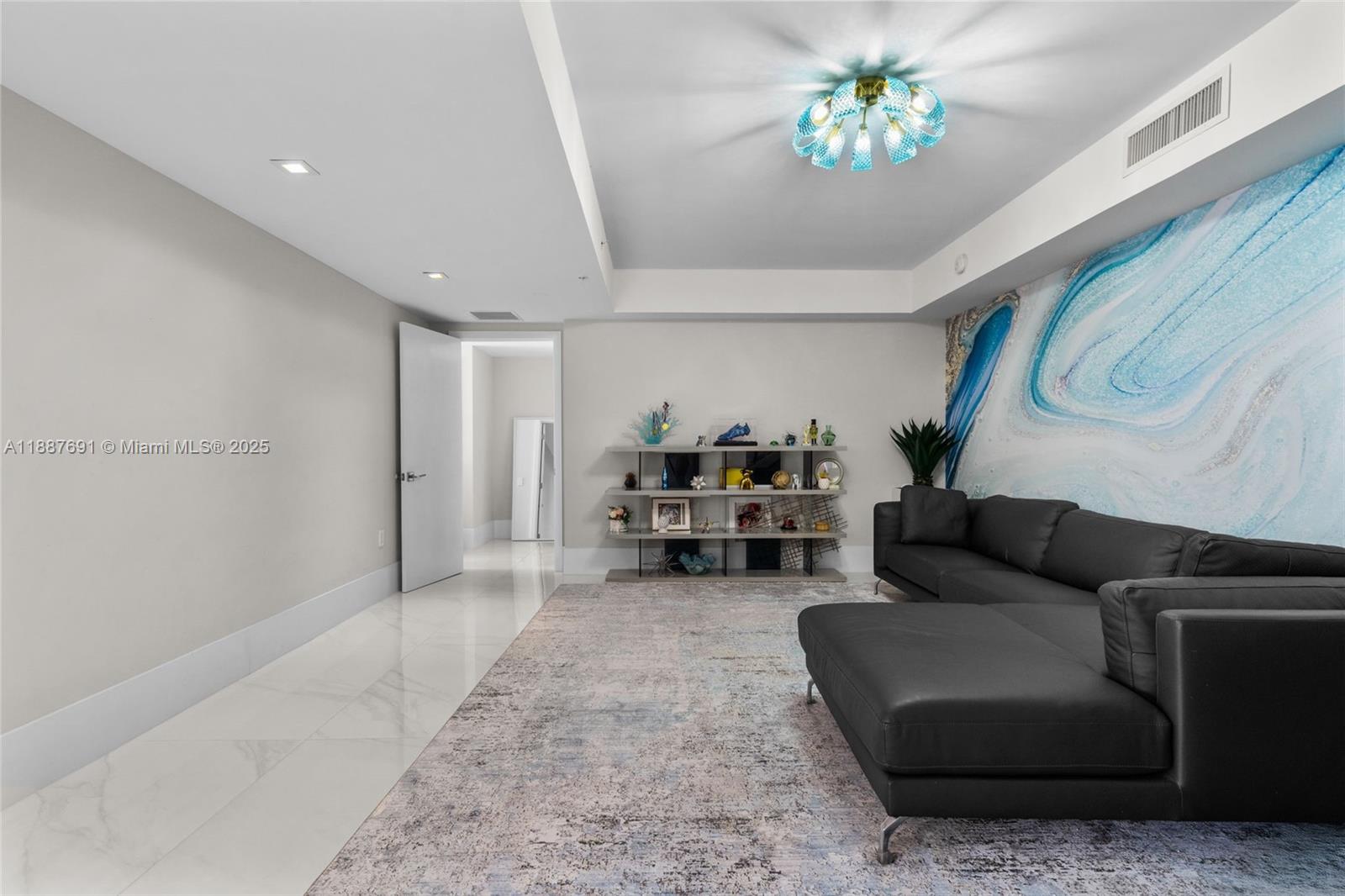 5-2204 4 / 5 3084 sq. ft. $ 2025-09-30 0 foto