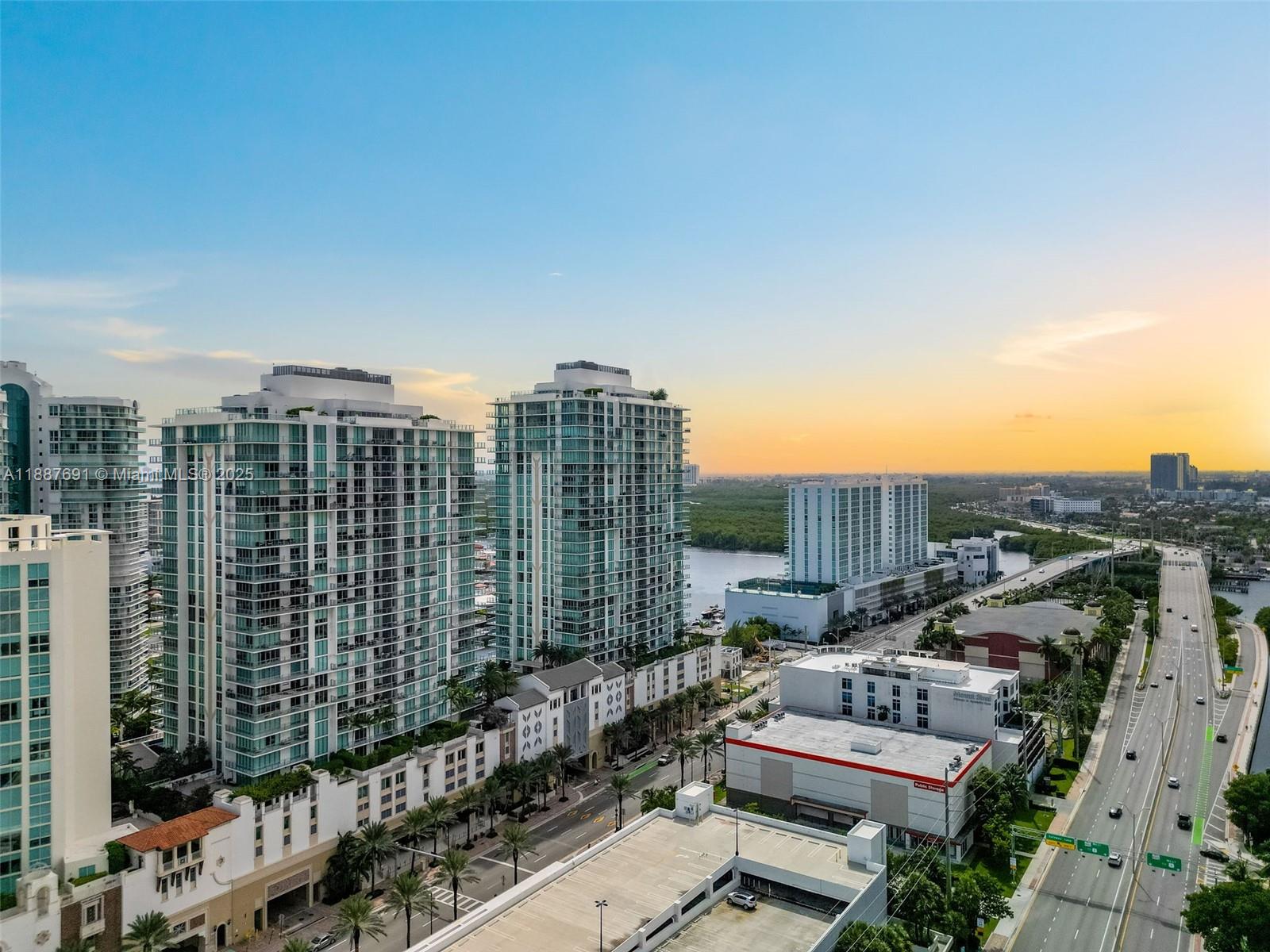 5-2204 4 / 5 3084 sq. ft. $ 2025-09-30 0 foto