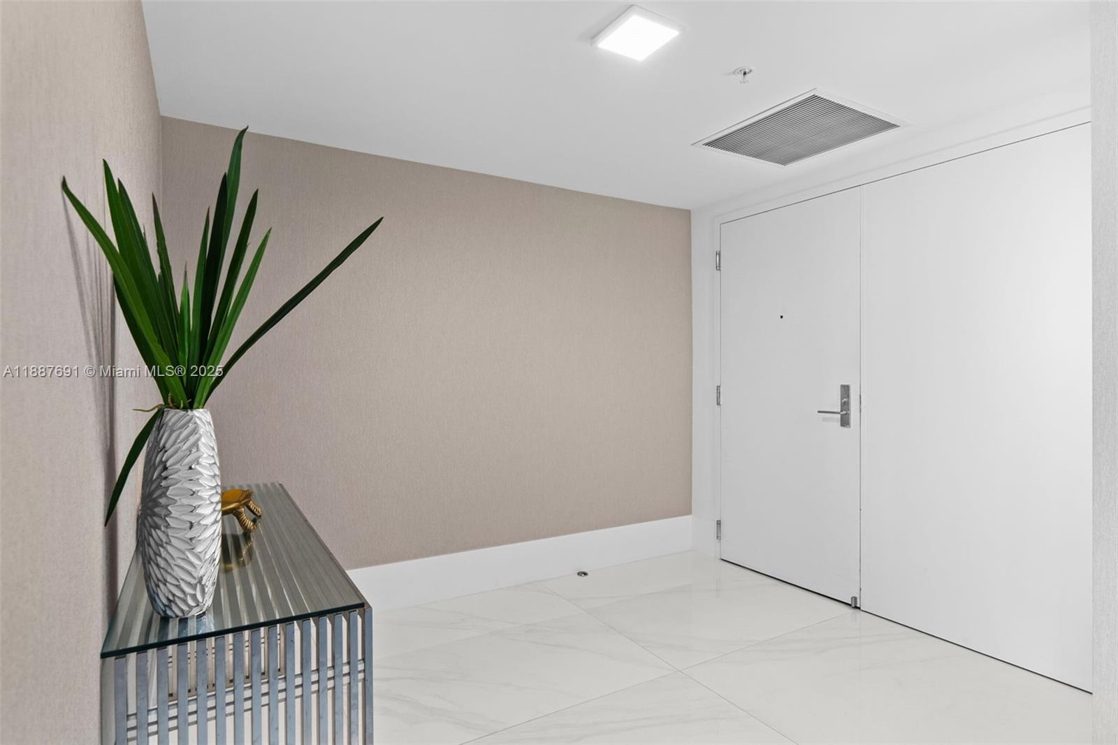 5-2204 4 / 5 3084 sq. ft. $ 2025-09-30 0 foto