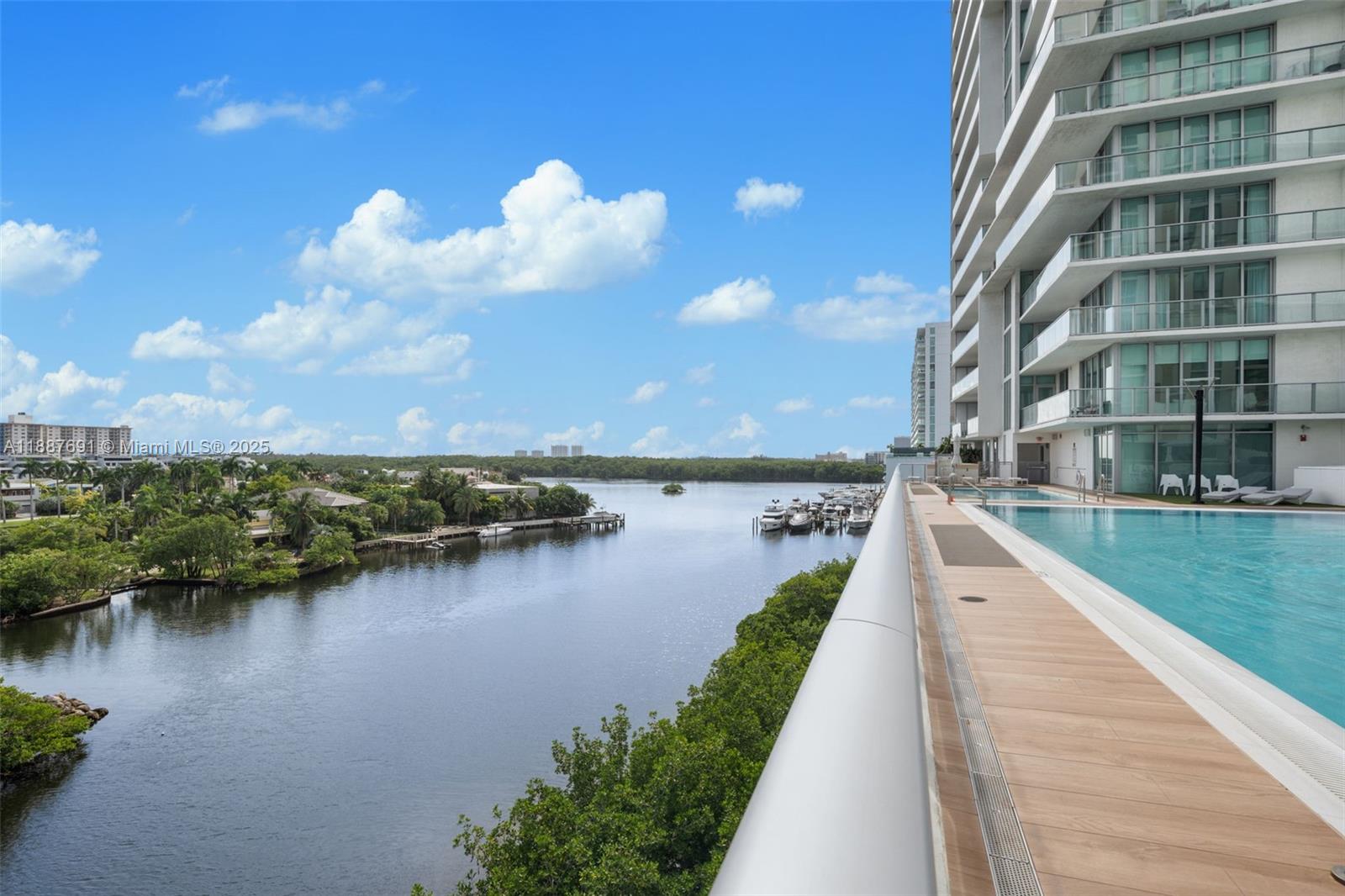 5-2204 4 / 5 3084 sq. ft. $ 2025-09-30 0 foto