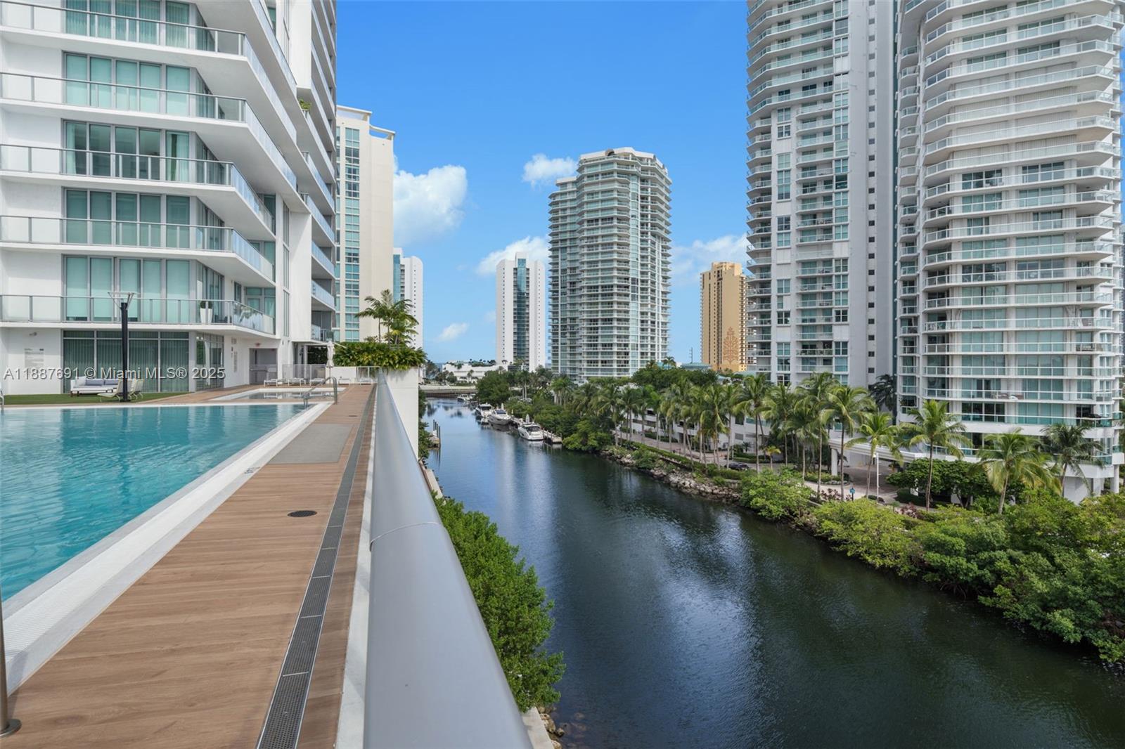 5-2204 4 / 5 3084 sq. ft. $ 2025-09-30 0 foto