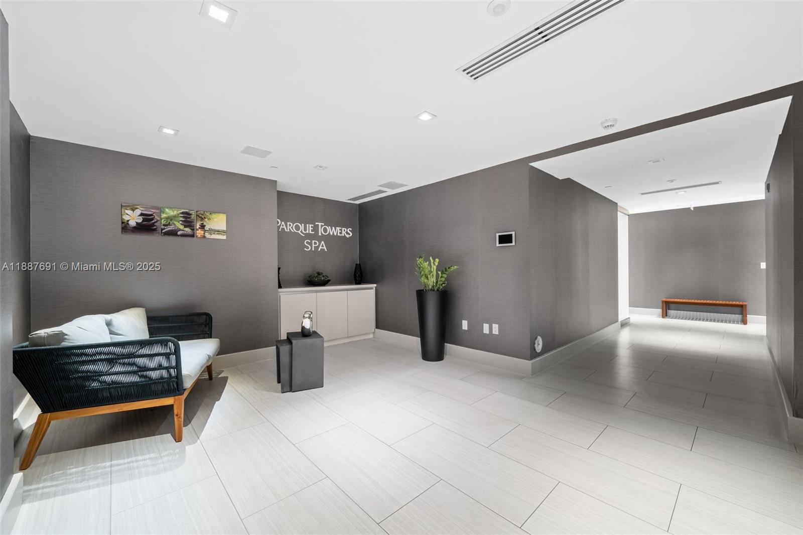 5-2204 4 / 5 3084 sq. ft. $ 2025-09-30 0 foto