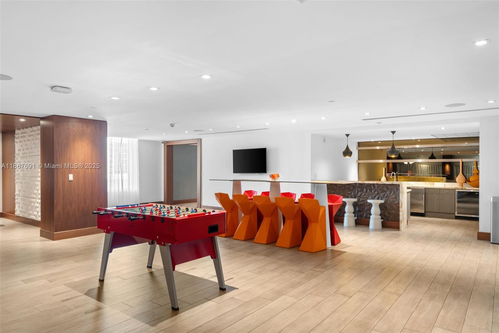 5-2204 4 / 5 3084 sq. ft. $ 2025-09-30 0 foto