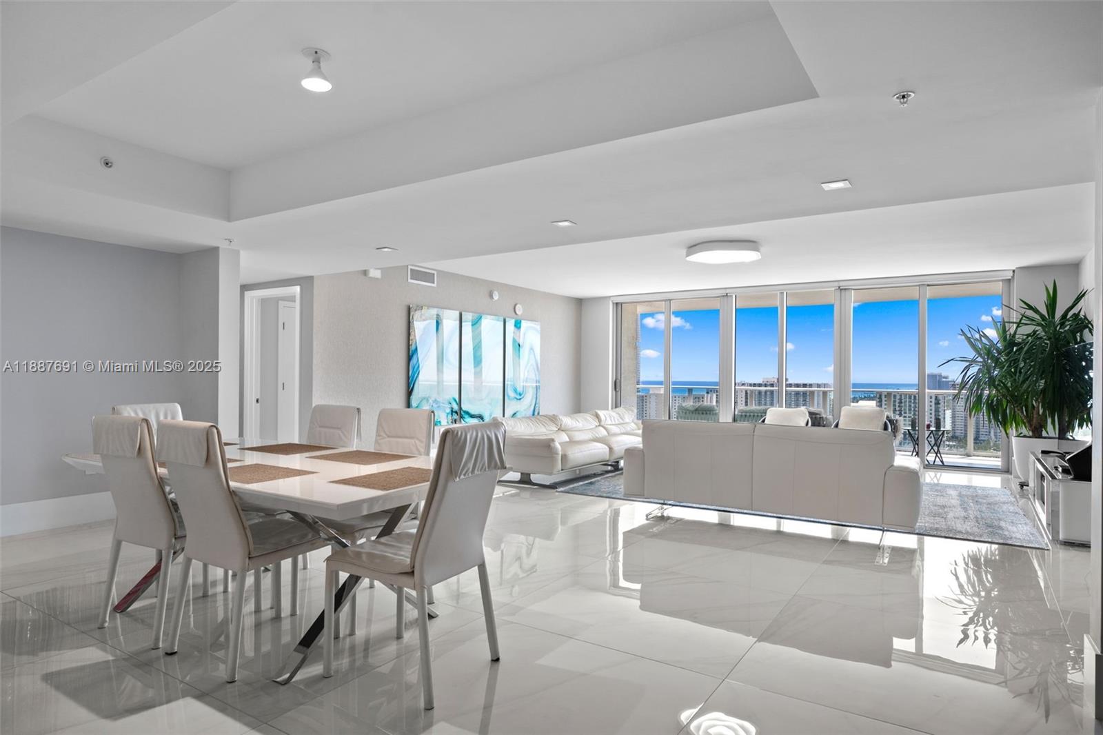 5-2204 4 / 5 3084 sq. ft. $ 2025-09-30 0 foto