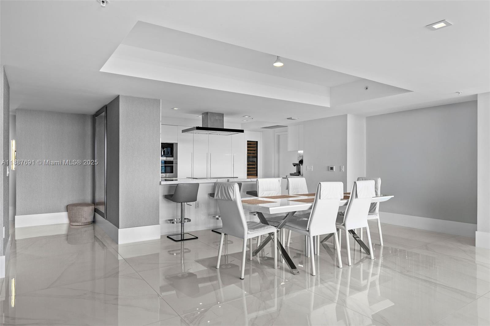 5-2204 4 / 5 3084 sq. ft. $ 2025-09-30 0 foto