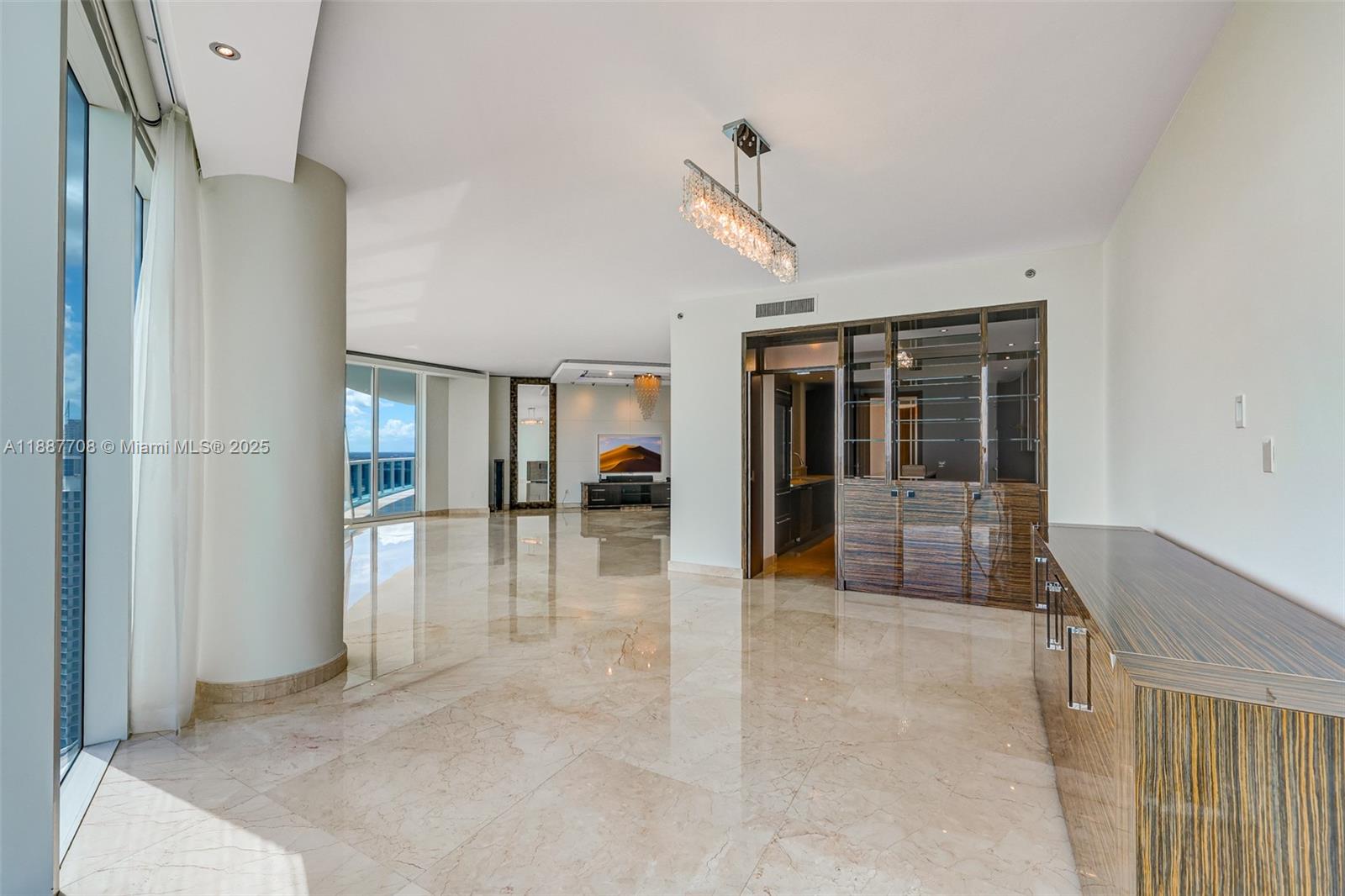 Photo of 2711 Ocean Dr  #3705, Hollywood, Florida, 33019 - 