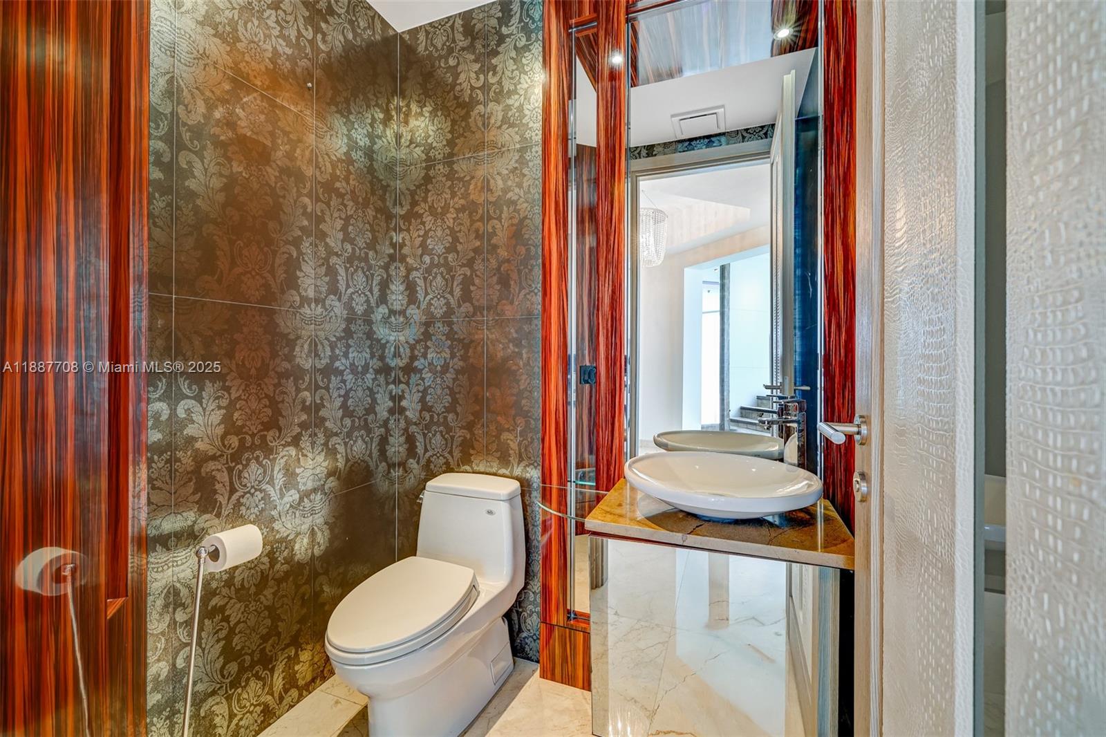 Photo of 2711 Ocean Dr  #3705, Hollywood, Florida, 33019 - 