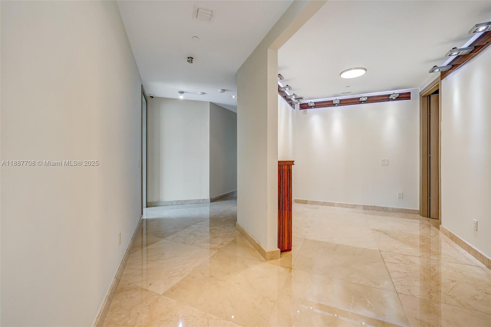 Photo of 2711 Ocean Dr  #3705, Hollywood, Florida, 33019 - 