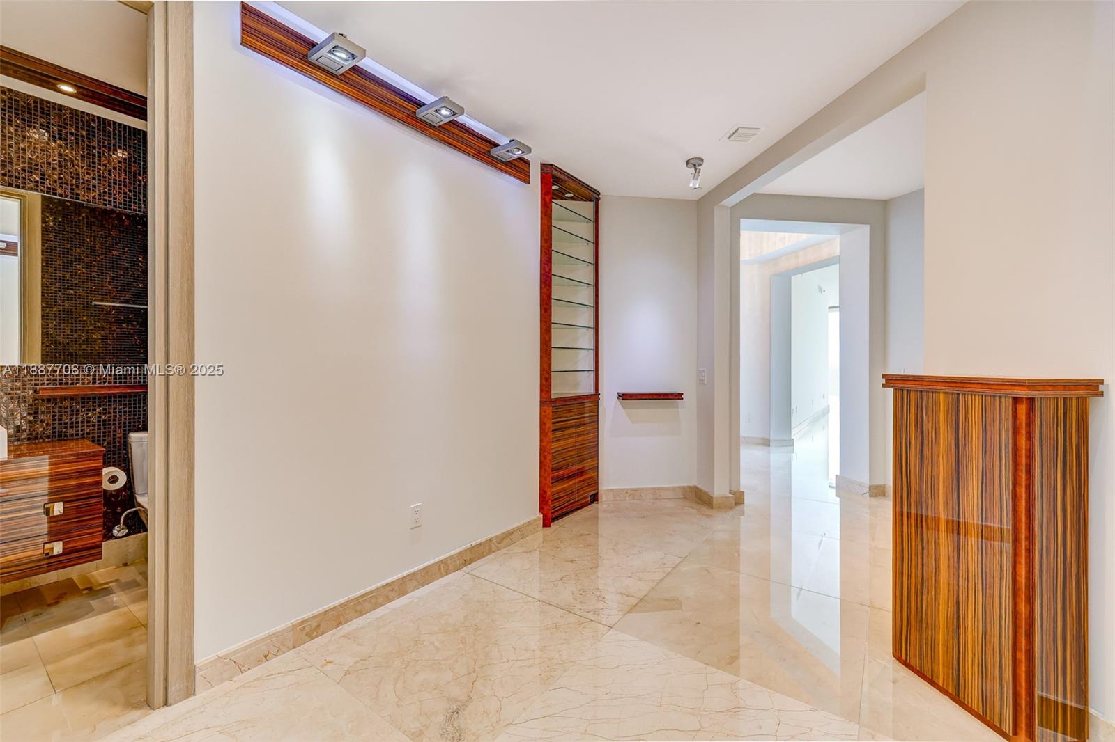 Photo of 2711 Ocean Dr  #3705, Hollywood, Florida, 33019 - 