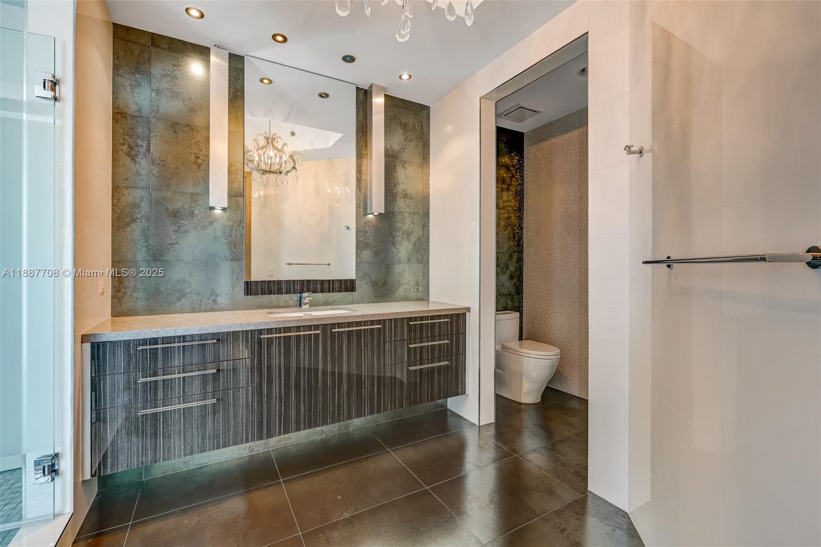 Photo of 2711 Ocean Dr  #3705, Hollywood, Florida, 33019 - 