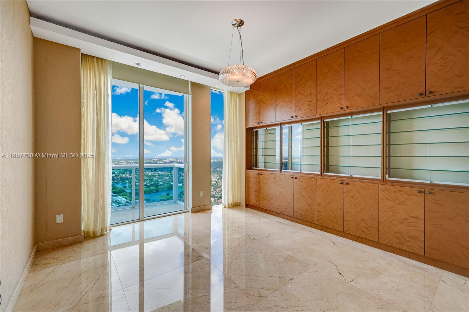 Photo of 2711 Ocean Dr  #3705, Hollywood, Florida, 33019 - 