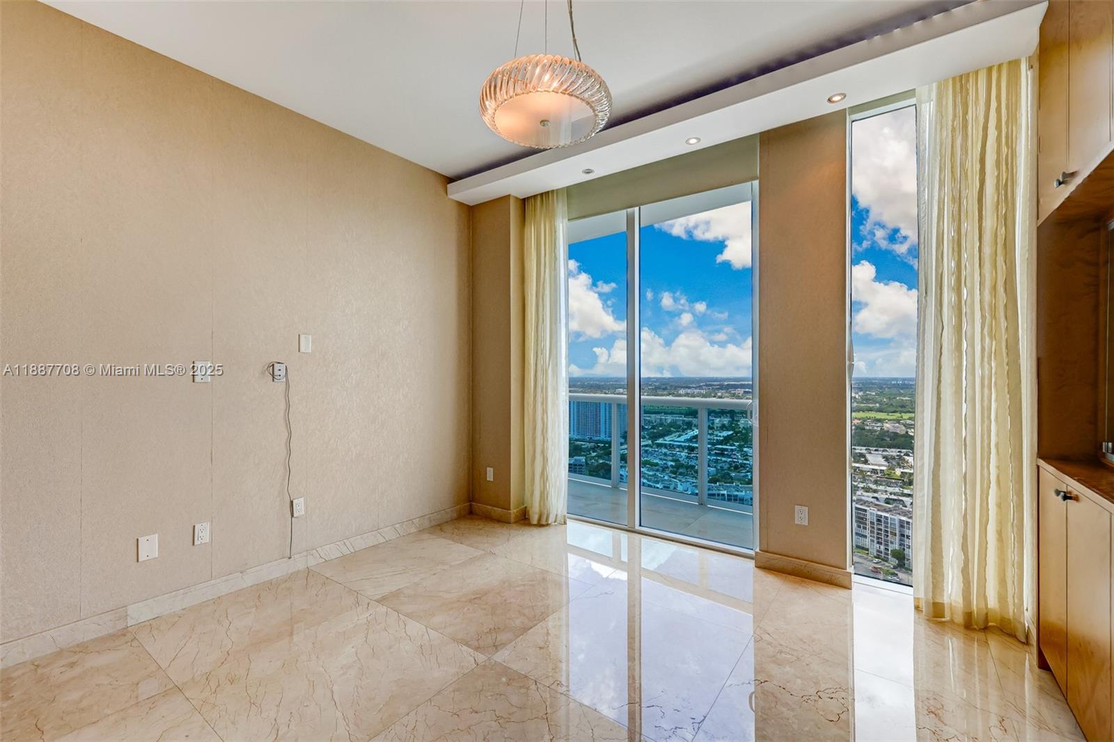 Photo of 2711 Ocean Dr  #3705, Hollywood, Florida, 33019 - 