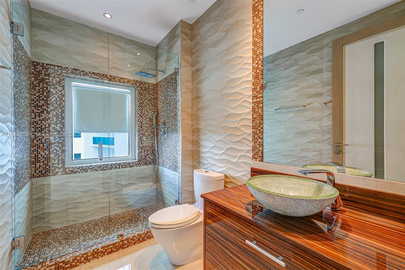 Photo of 2711 Ocean Dr  #3705, Hollywood, Florida, 33019 - 
