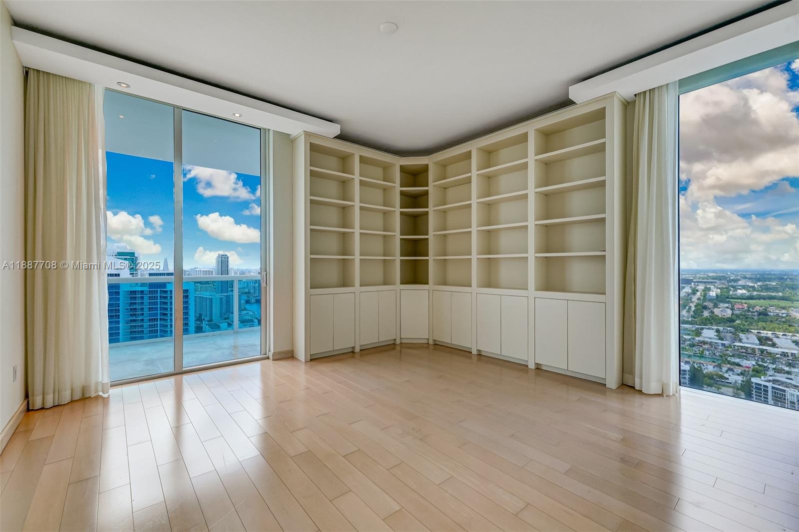 Photo of 2711 Ocean Dr  #3705, Hollywood, Florida, 33019 - 