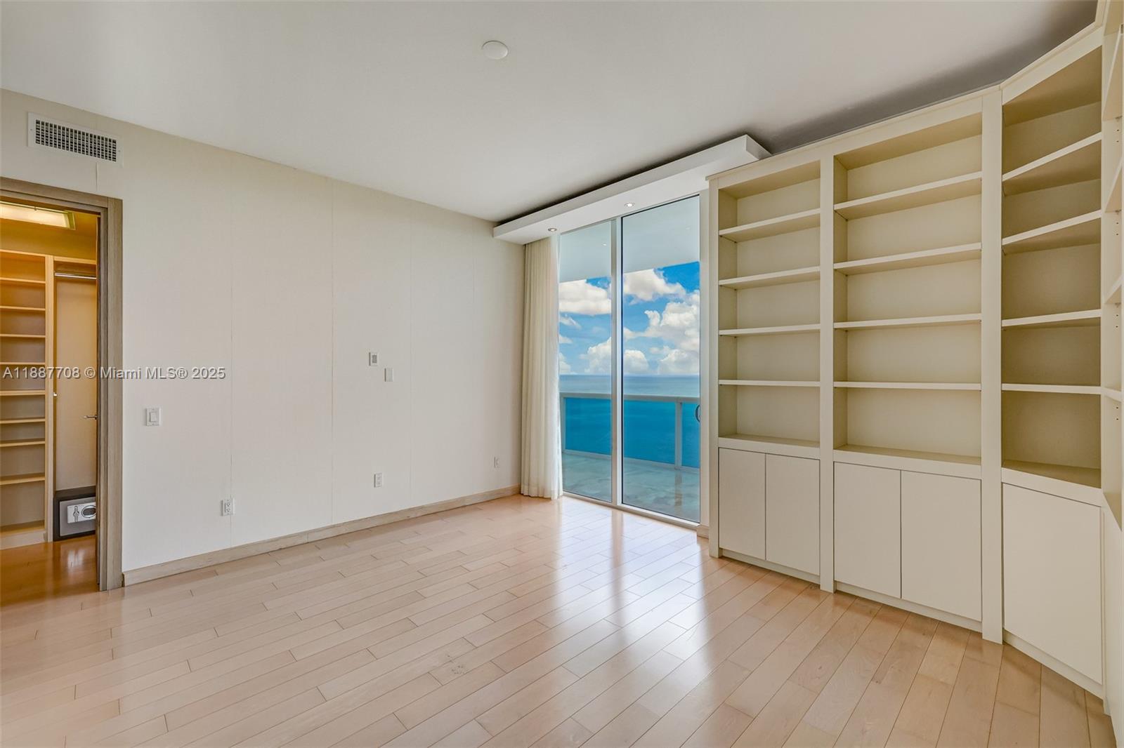 Photo of 2711 Ocean Dr  #3705, Hollywood, Florida, 33019 - 