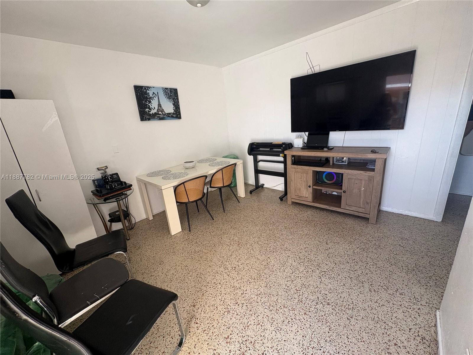   /  2135 sq. ft. $ 2025-09-30 0 Photo
