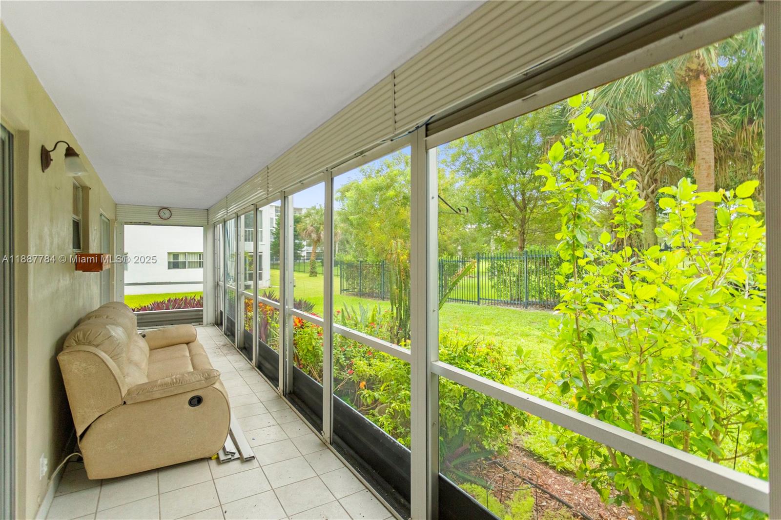 101 2 / 2 992 sq. ft. $ 2025-09-30 0 Photo