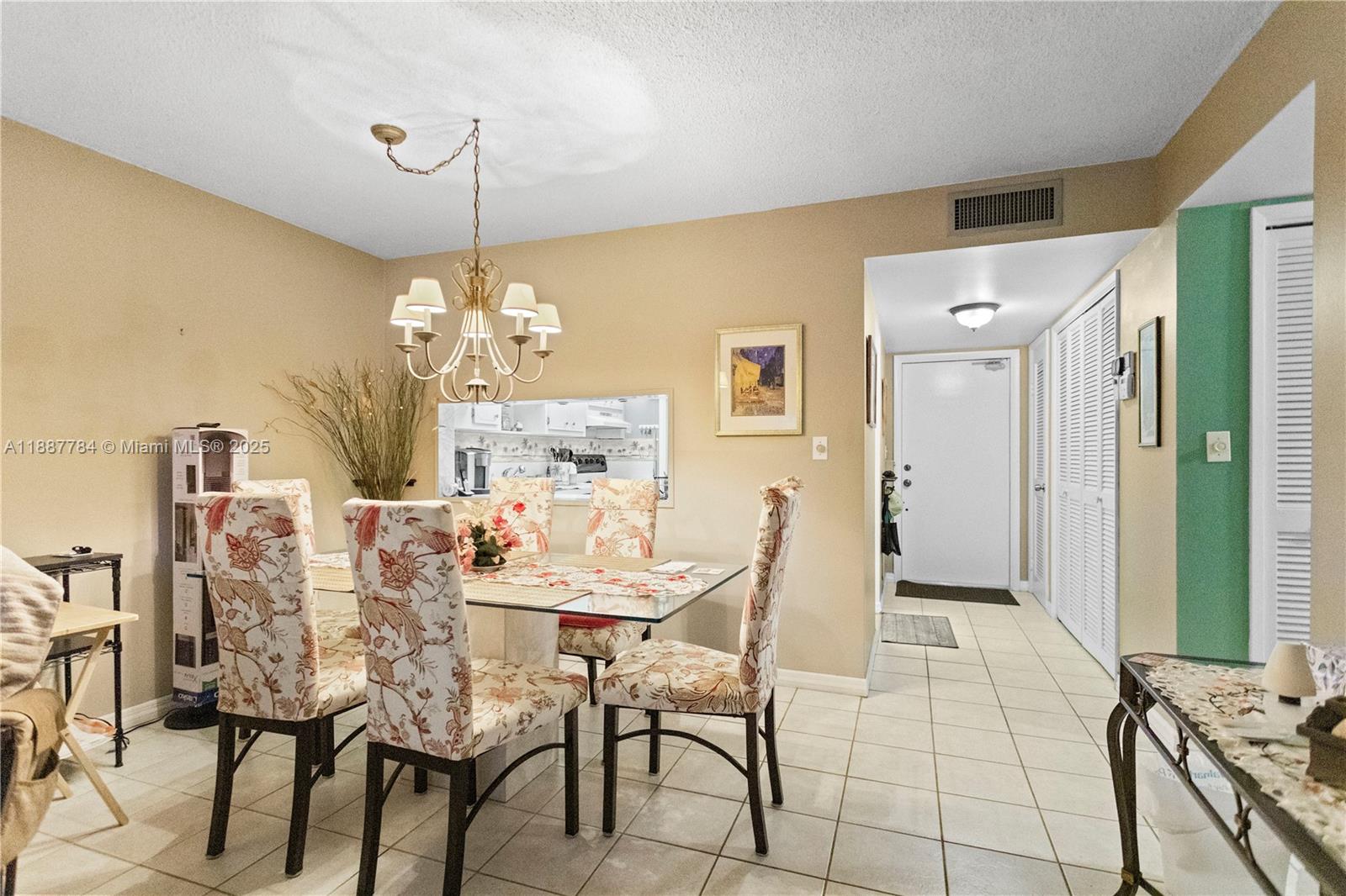 101 2 / 2 992 sq. ft. $ 2025-09-30 0 Photo