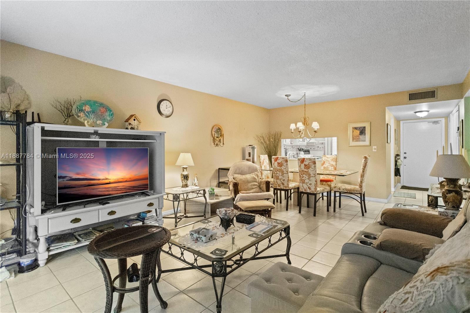 101 2 / 2 992 sq. ft. $ 2025-09-30 0 Photo