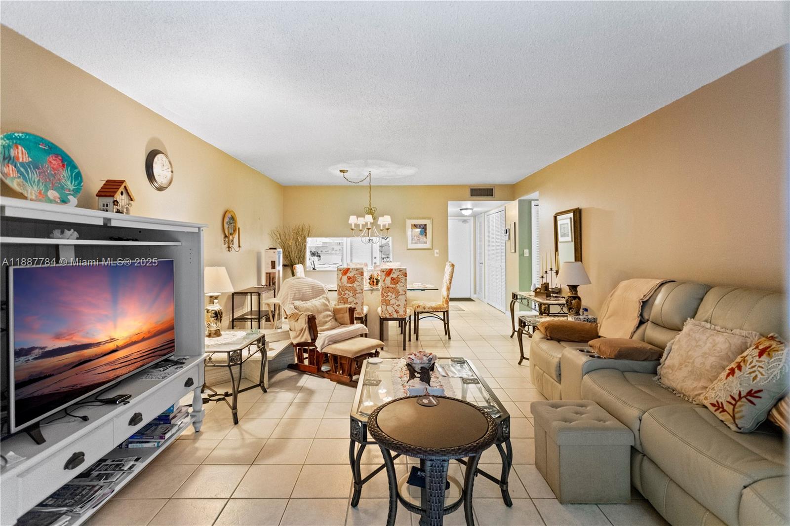 101 2 / 2 992 sq. ft. $ 2025-09-30 0 Photo