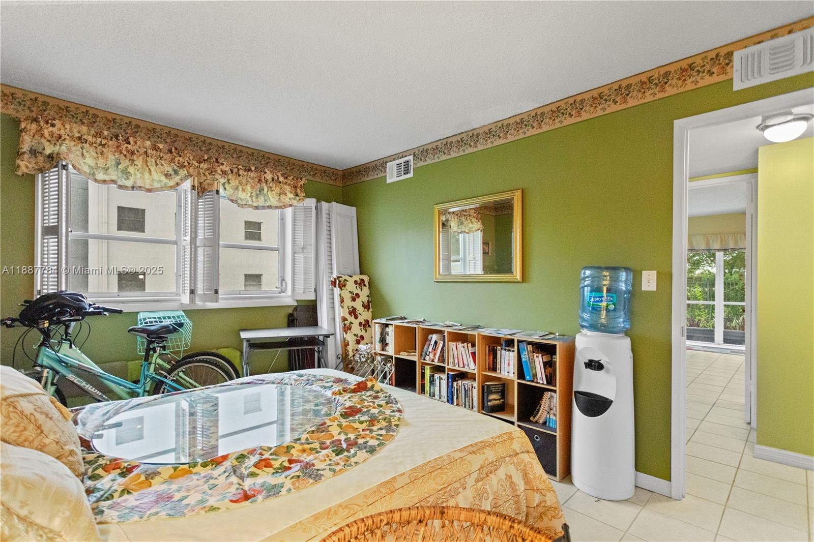 101 2 / 2 992 sq. ft. $ 2025-09-30 0 Photo
