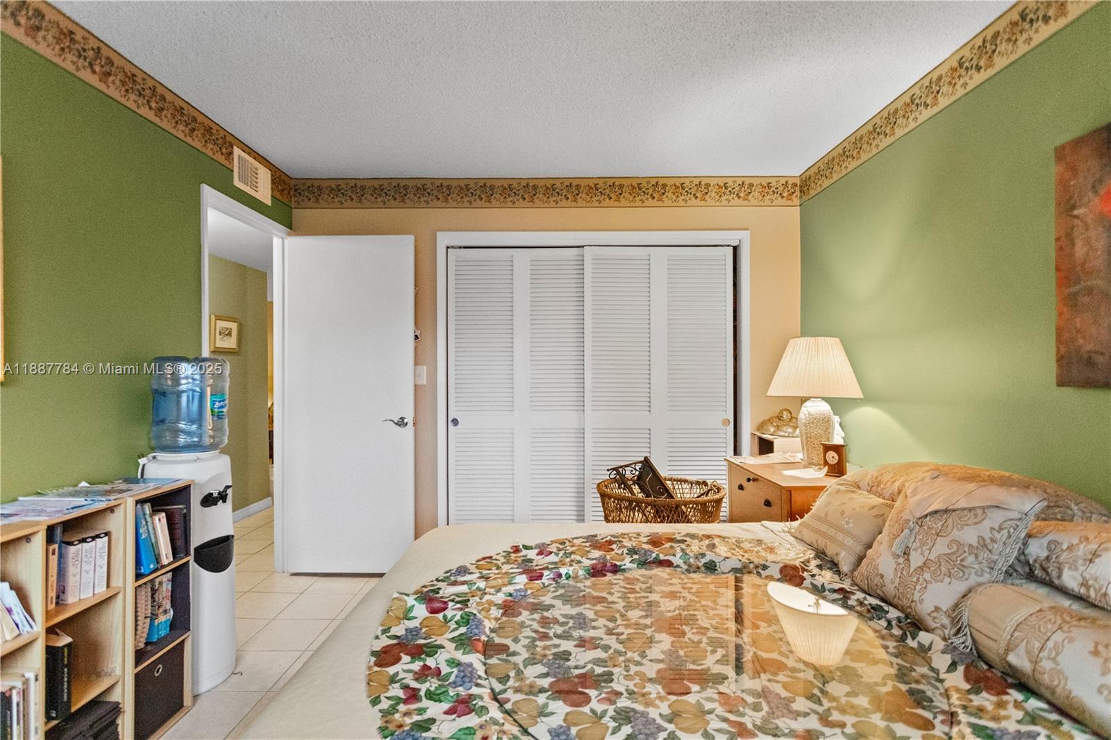 101 2 / 2 992 sq. ft. $ 2025-09-30 0 Photo