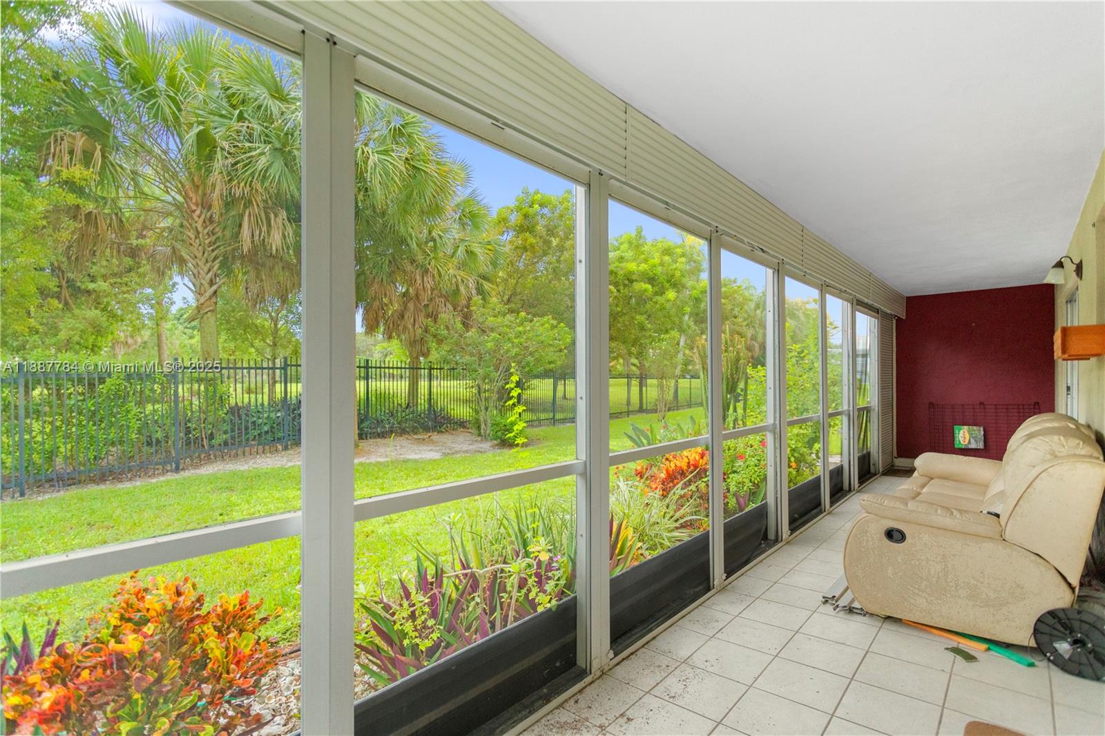 101 2 / 2 992 sq. ft. $ 2025-09-30 0 Photo