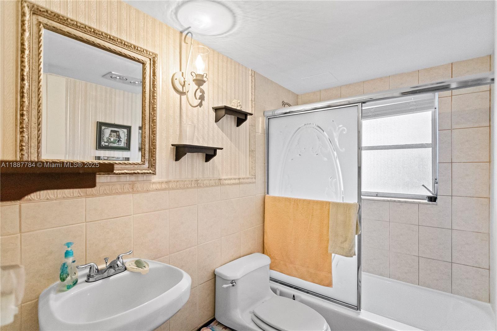 101 2 / 2 992 sq. ft. $ 2025-09-30 0 Photo