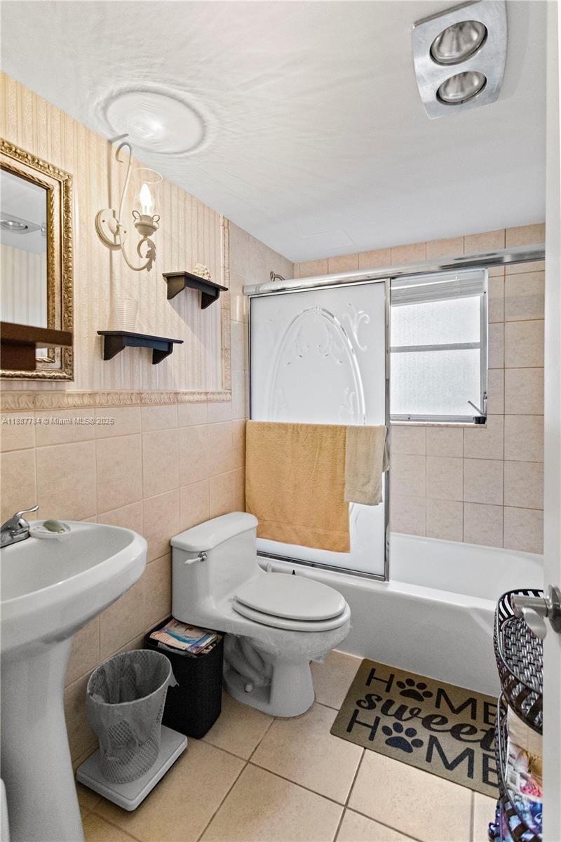 101 2 / 2 992 sq. ft. $ 2025-09-30 0 Photo