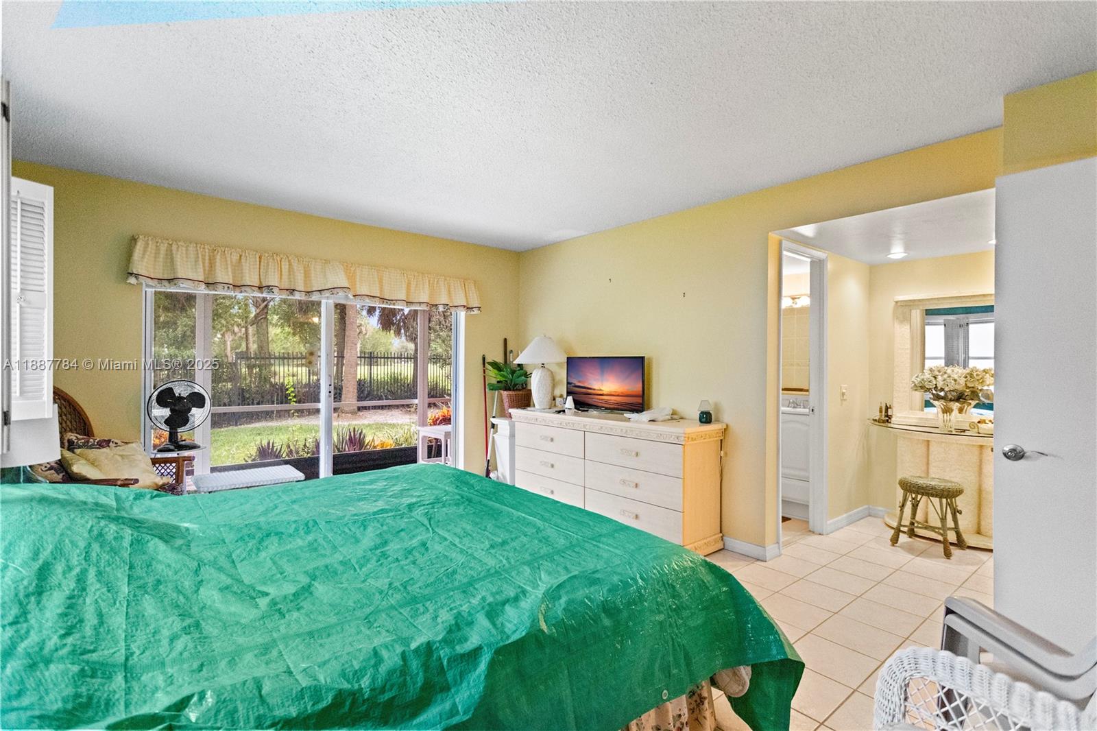 101 2 / 2 992 sq. ft. $ 2025-09-30 0 Photo