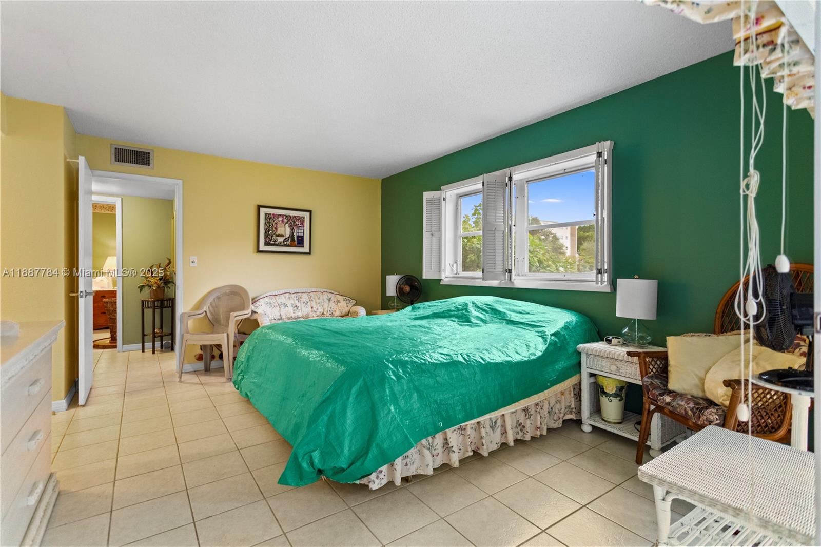 101 2 / 2 992 sq. ft. $ 2025-09-30 0 Photo