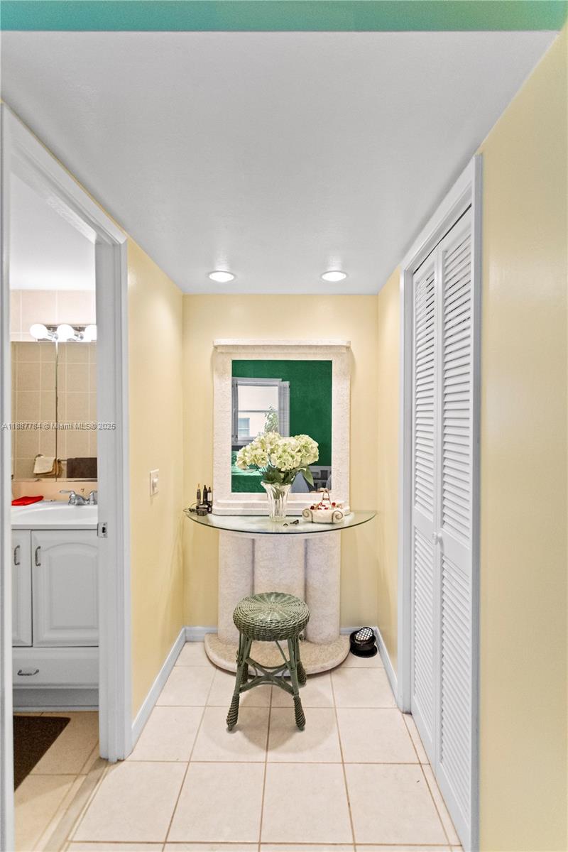 101 2 / 2 992 sq. ft. $ 2025-09-30 0 Photo