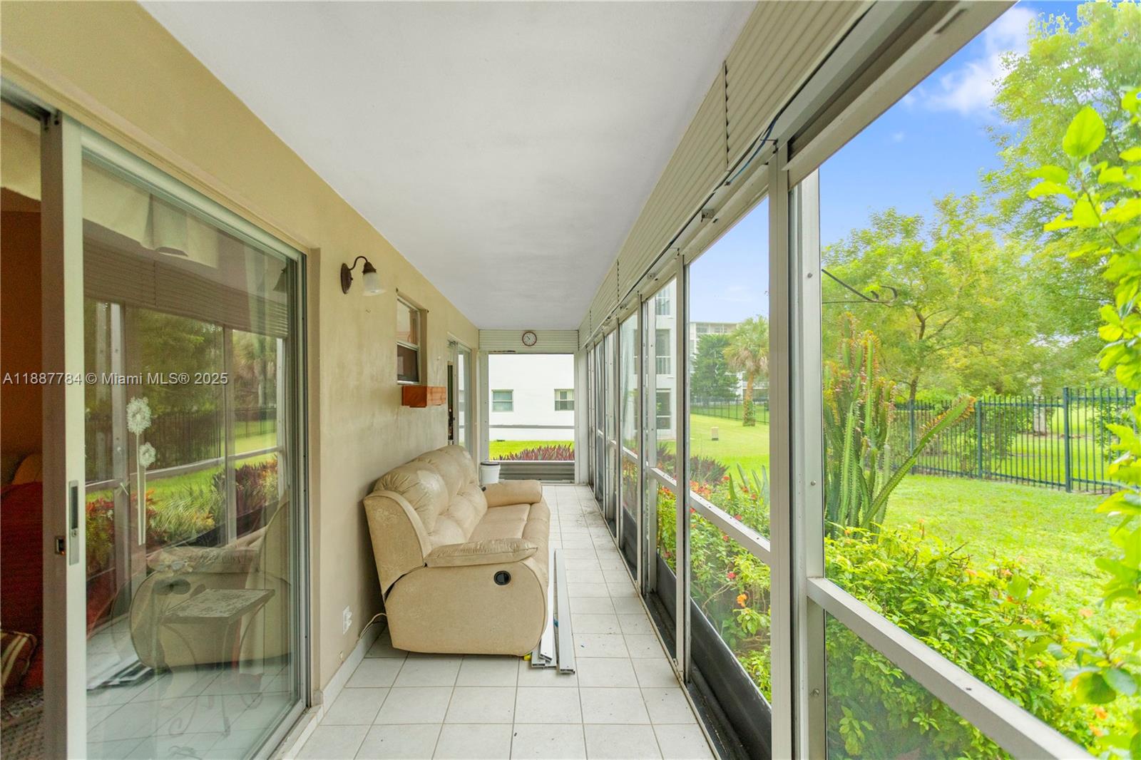 101 2 / 2 992 sq. ft. $ 2025-09-30 0 Photo