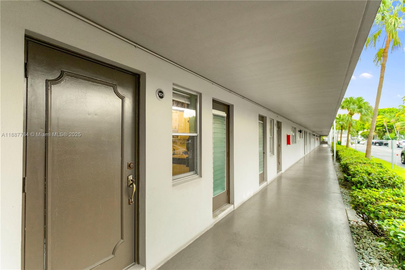 101 2 / 2 992 sq. ft. $ 2025-09-30 0 Photo