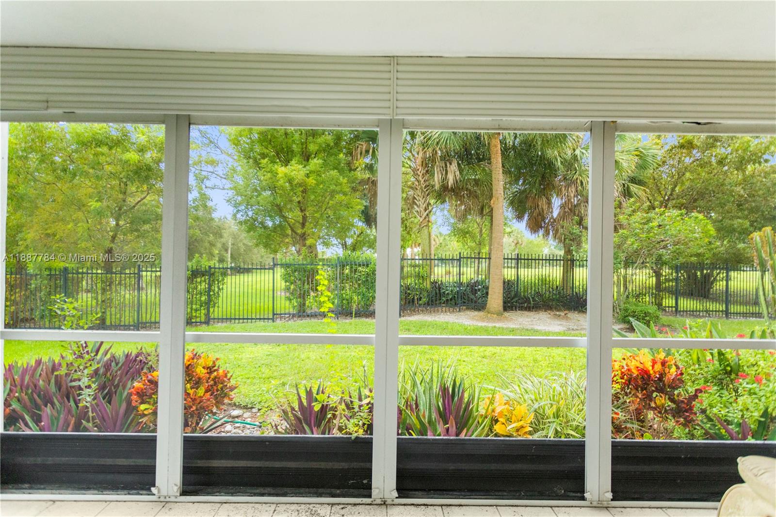 101 2 / 2 992 sq. ft. $ 2025-09-30 0 Photo