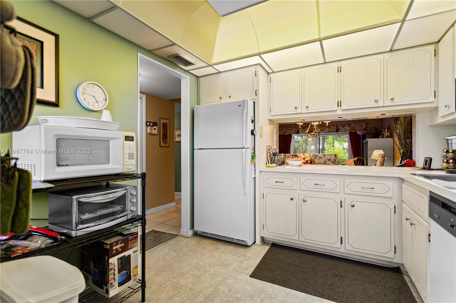 101 2 / 2 992 sq. ft. $ 2025-09-30 0 Photo