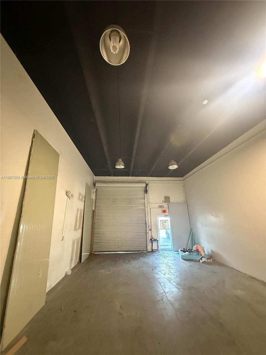 See details / sq. ft. $ 2025-10-01 0 Photo